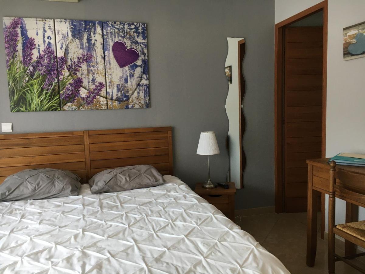 Les Lavandes Bed and Breakfast Alleins Buitenkant foto