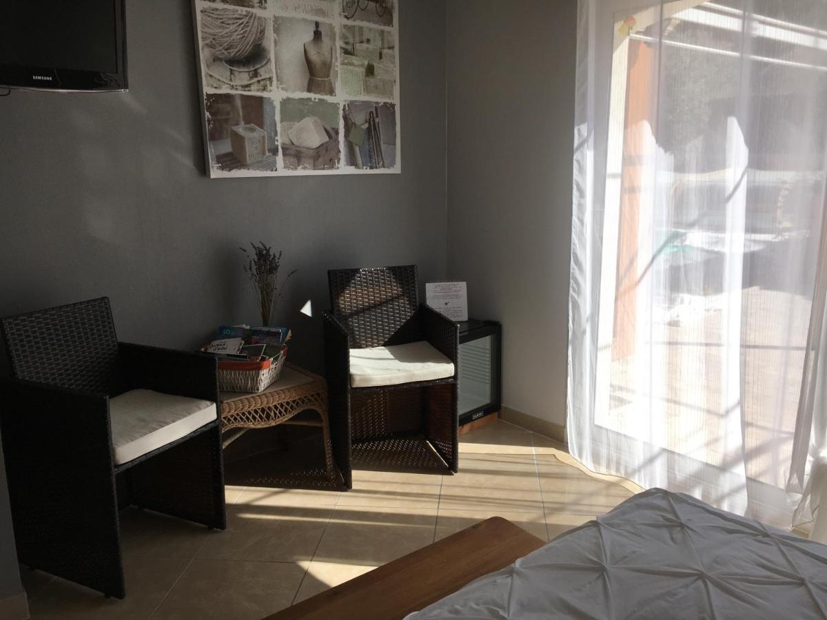 Les Lavandes Bed and Breakfast Alleins Buitenkant foto