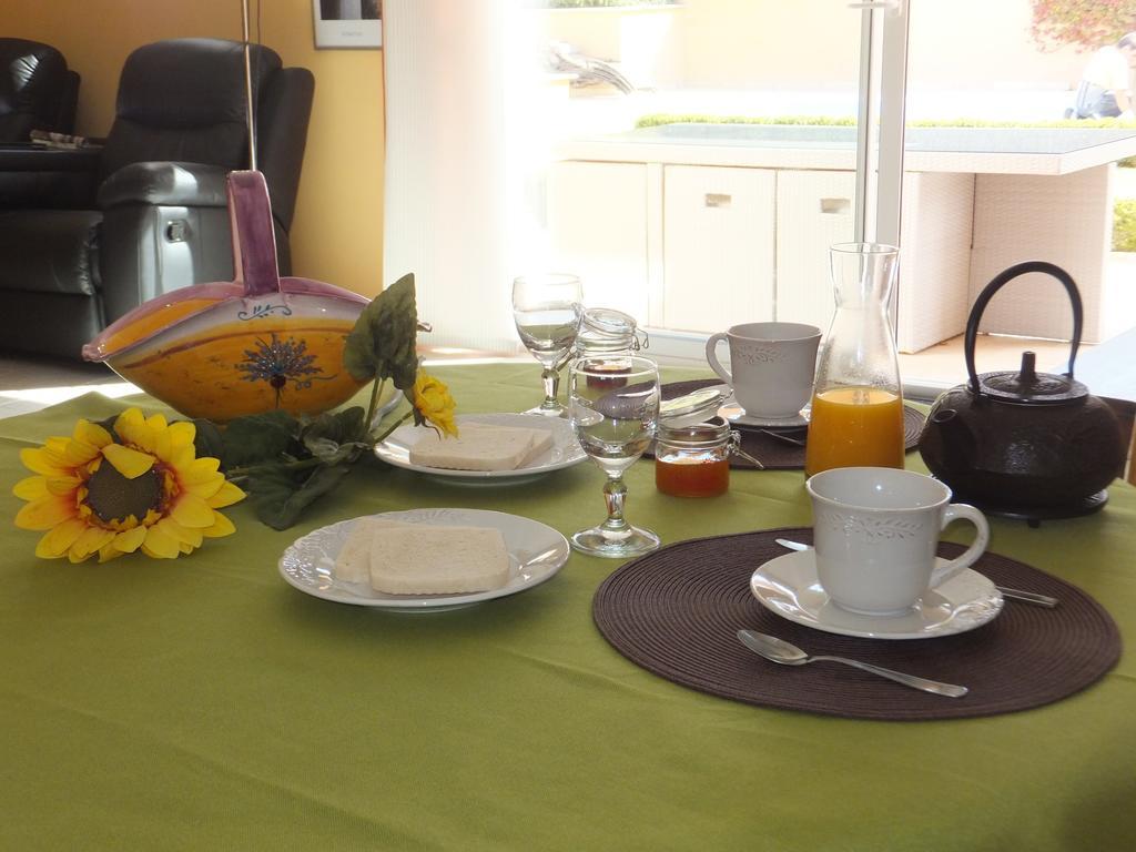 Les Lavandes Bed and Breakfast Alleins Kamer foto